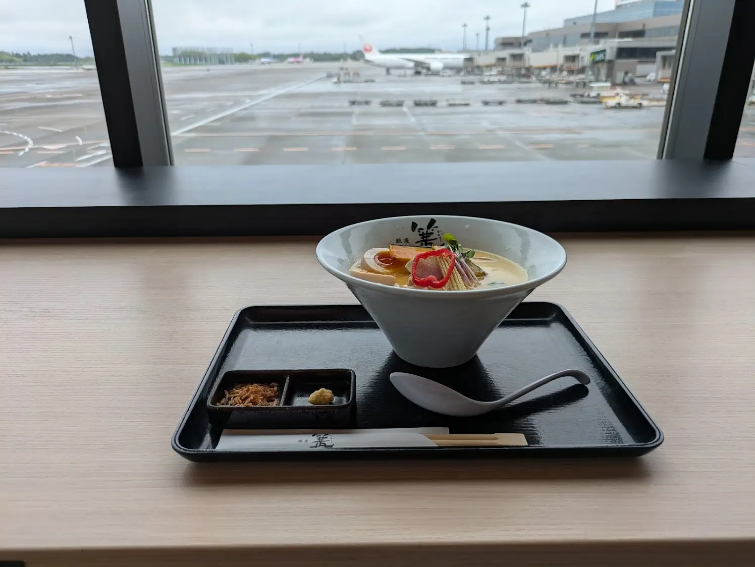 出発前に食べた濃厚な鶏白湯ラーメン