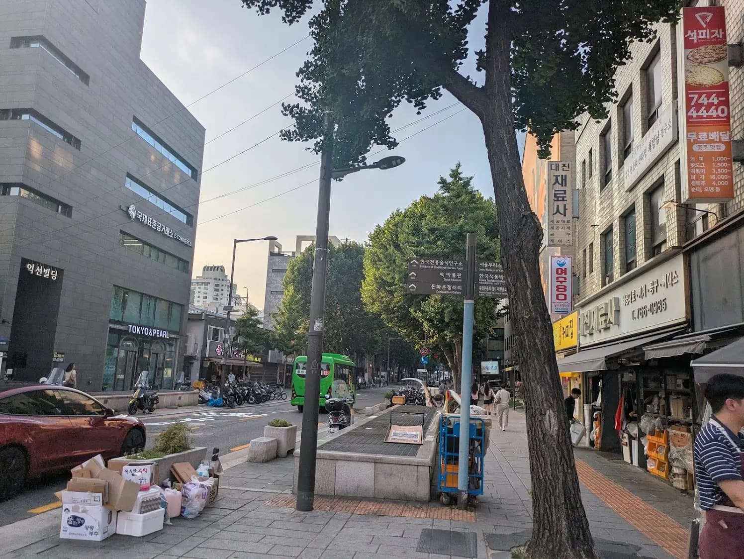 ホテル付近の街並み