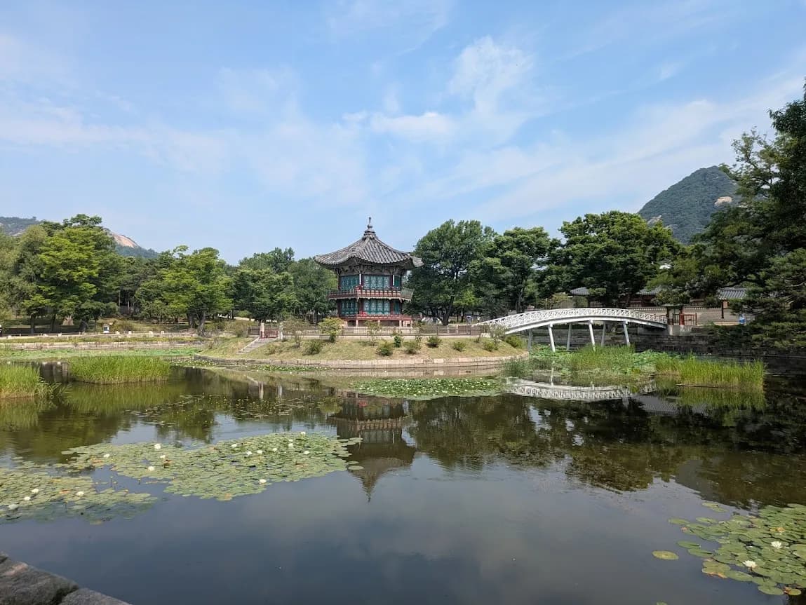香遠亭の池