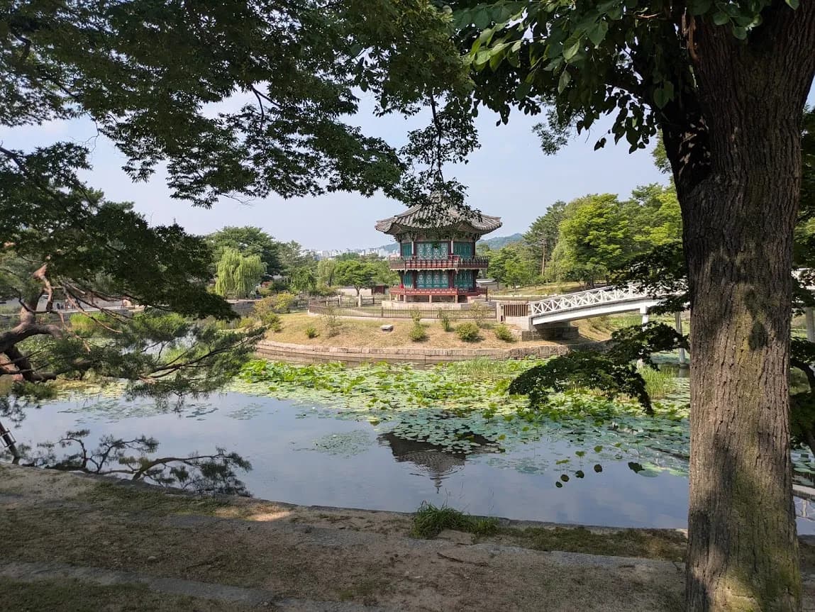 慶会楼の遠景