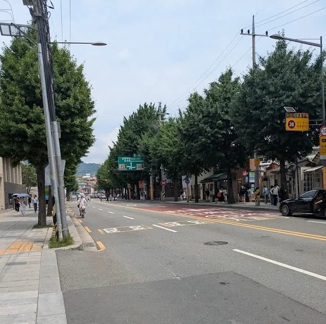 光化門近くの交差点と街並み