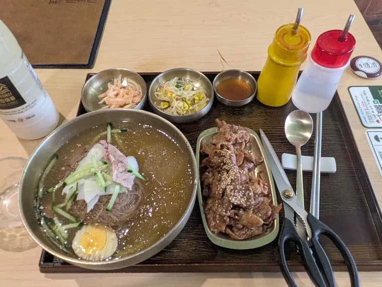 冷麺とプルコギの全体