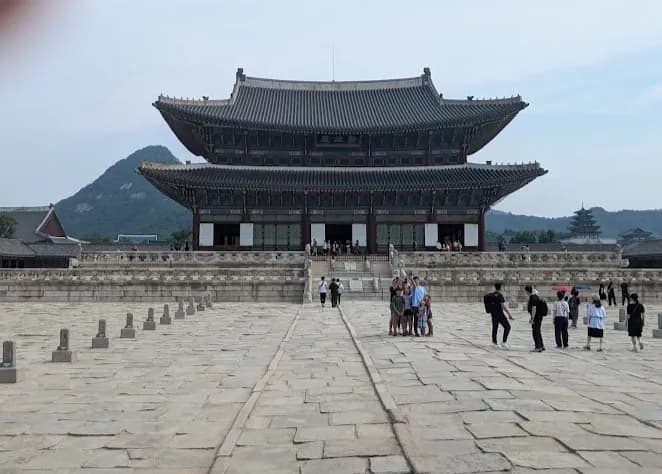 勤政殿の遠景