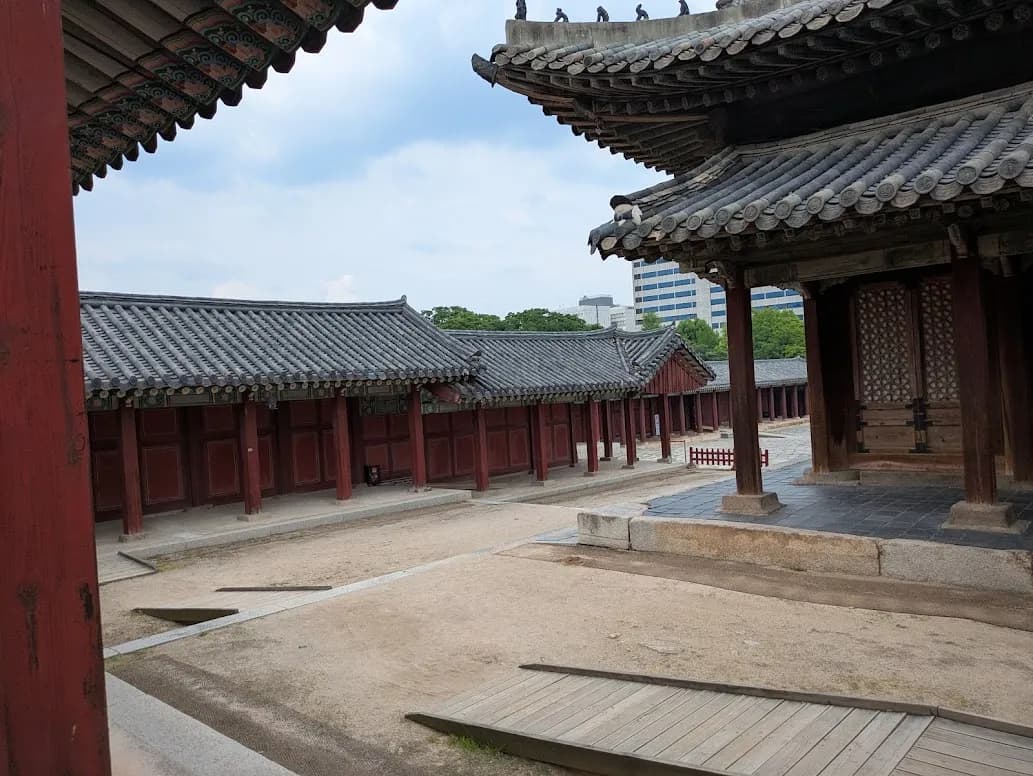 昌徳宮の建物、正面から