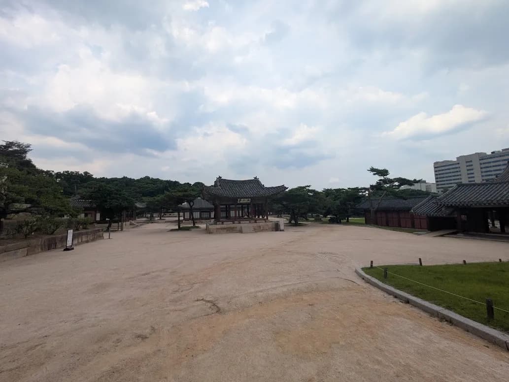 昌徳宮で一番大きい建物周辺