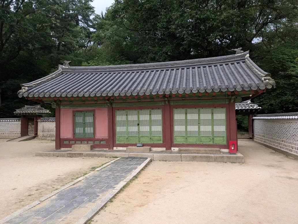 宗廟の正殿に行く前にある建物1