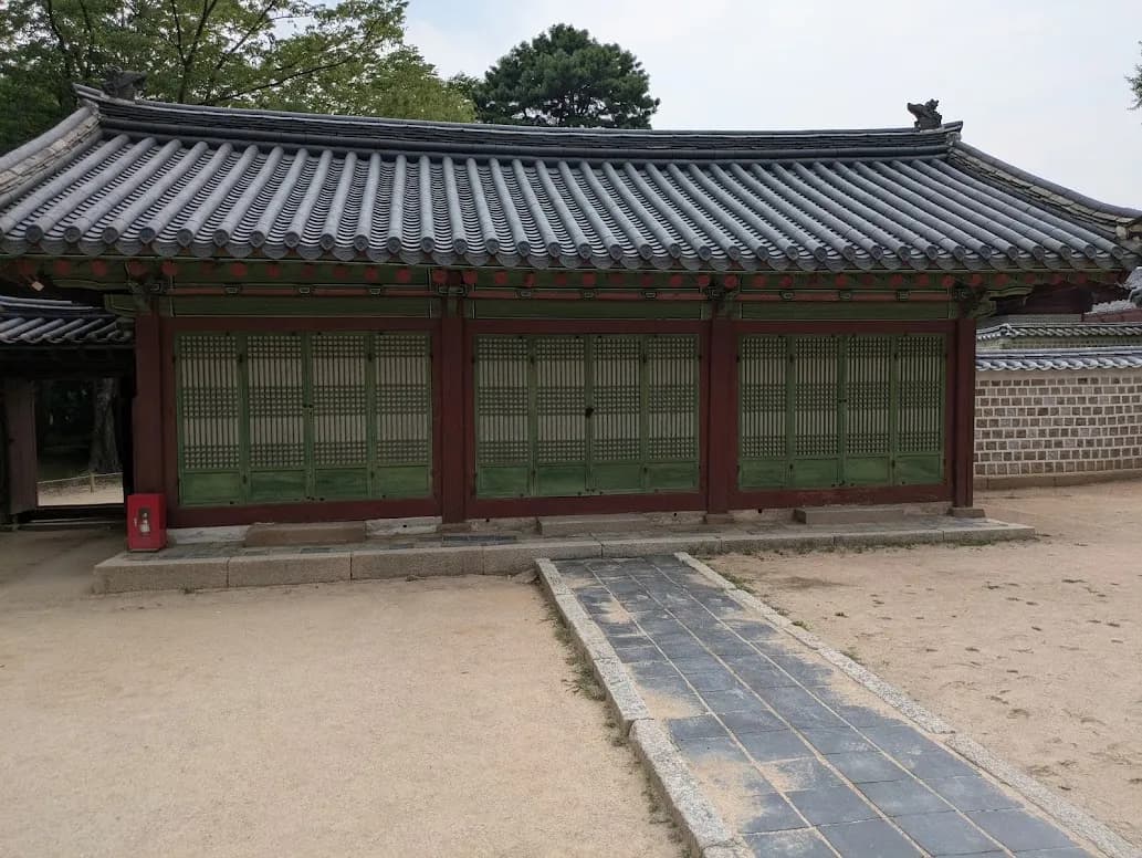 宗廟の正殿に行く前にある建物2