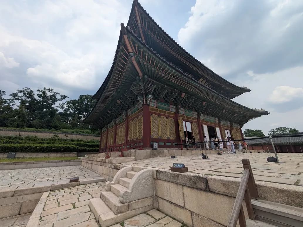 昌徳宮の建物全景