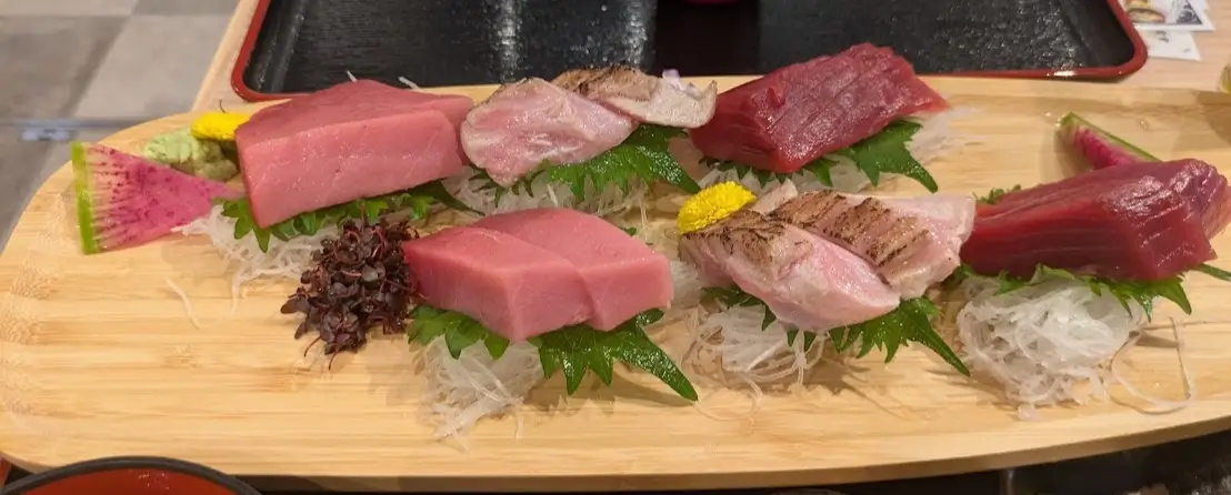 本マグロ刺身定食の全体