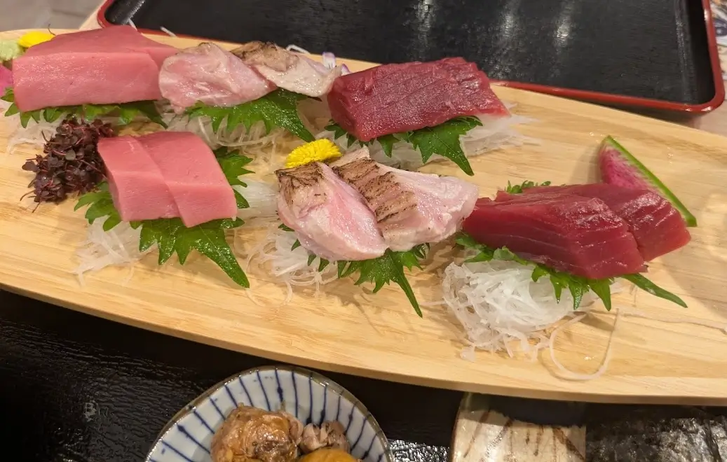 魚屋さんの本気の本マグロ刺身定食で贅沢に優勝してきました。