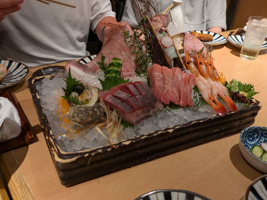 豪華な刺身の盛り合わせ