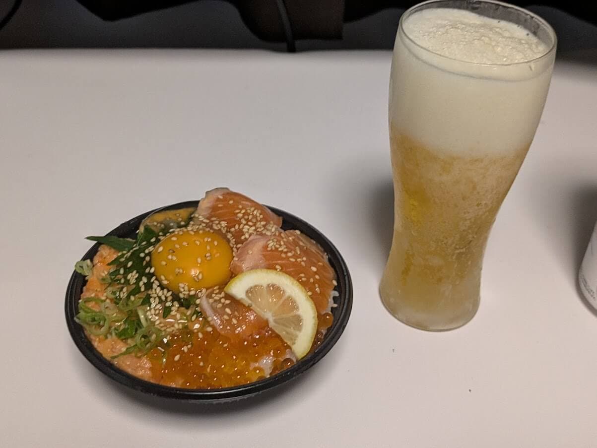 サーモンの親子丼 on 卵